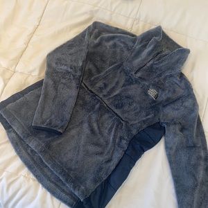 Women’s North Face quarter zip, sport hybrid fleece size M